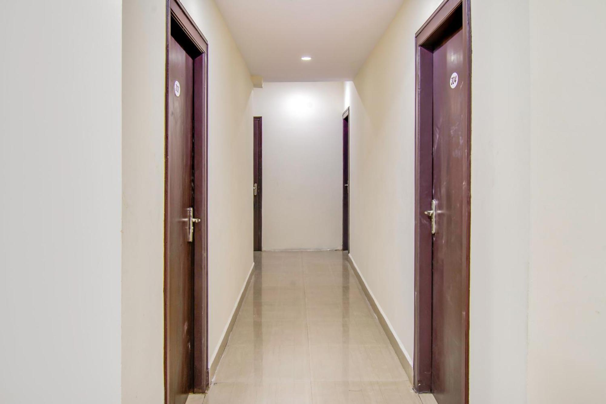 Oyo Akshaya Inn Vijayawada Ngoại thất bức ảnh
