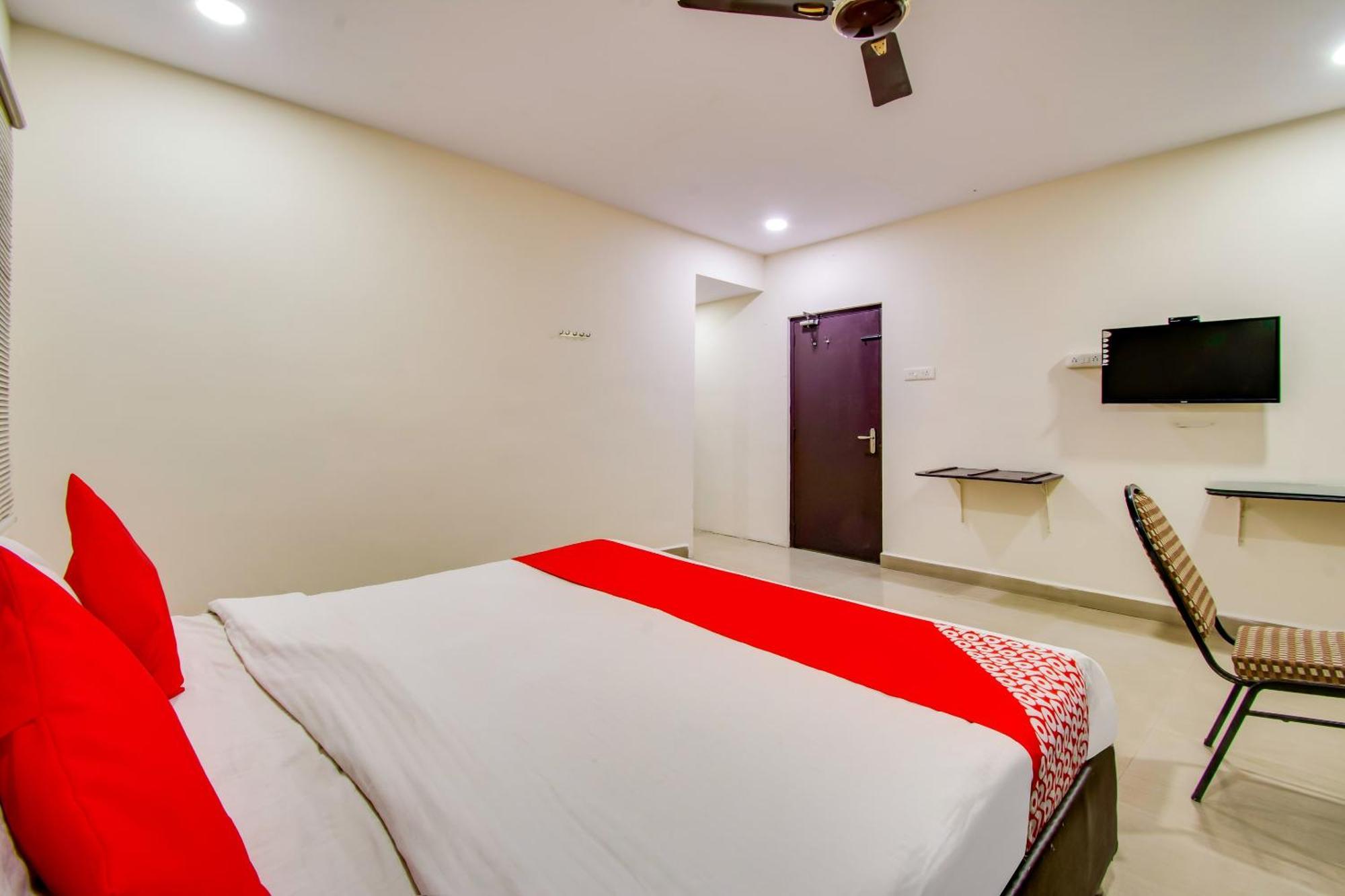 Oyo Akshaya Inn Vijayawada Ngoại thất bức ảnh