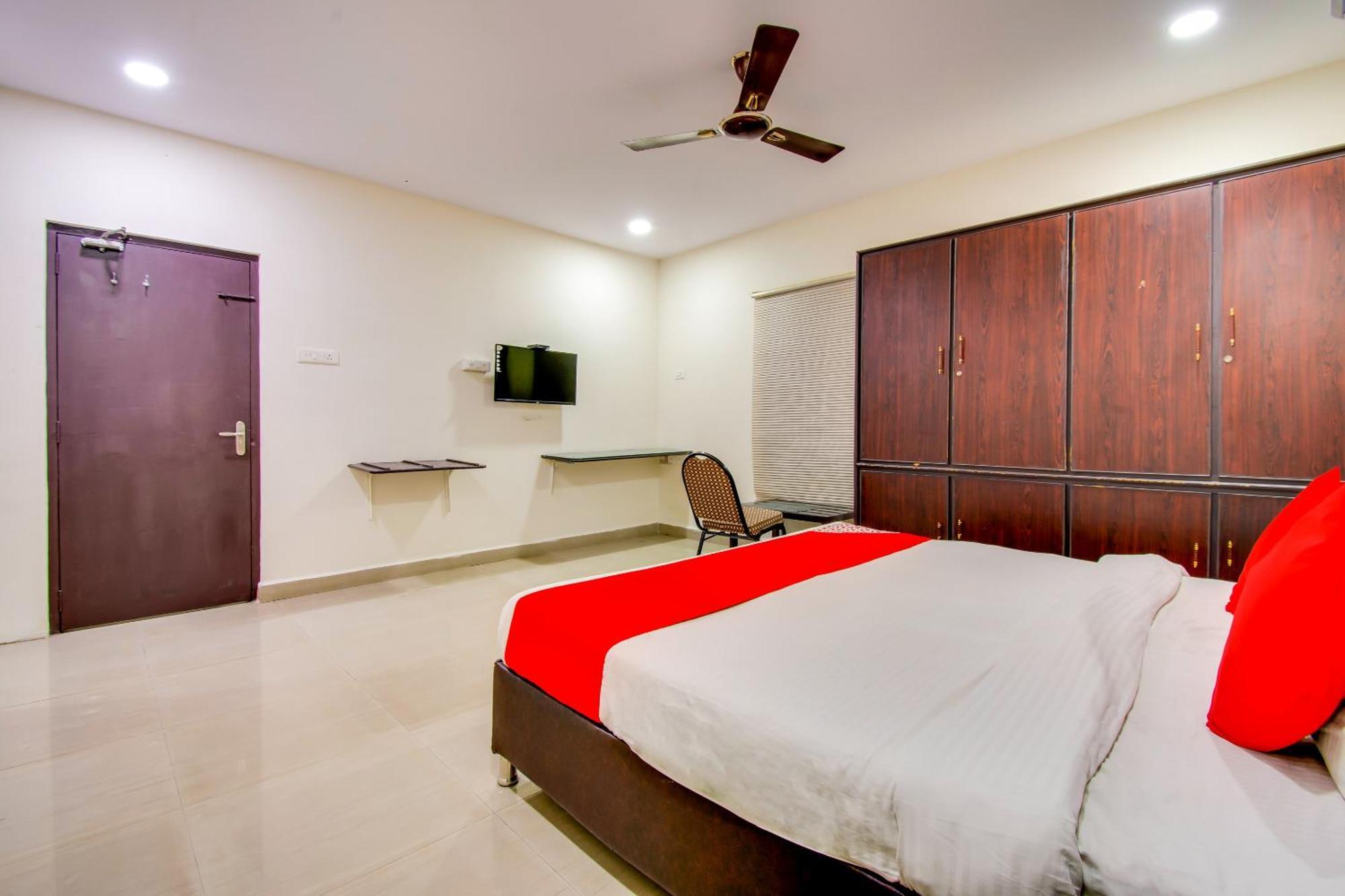 Oyo Akshaya Inn Vijayawada Ngoại thất bức ảnh
