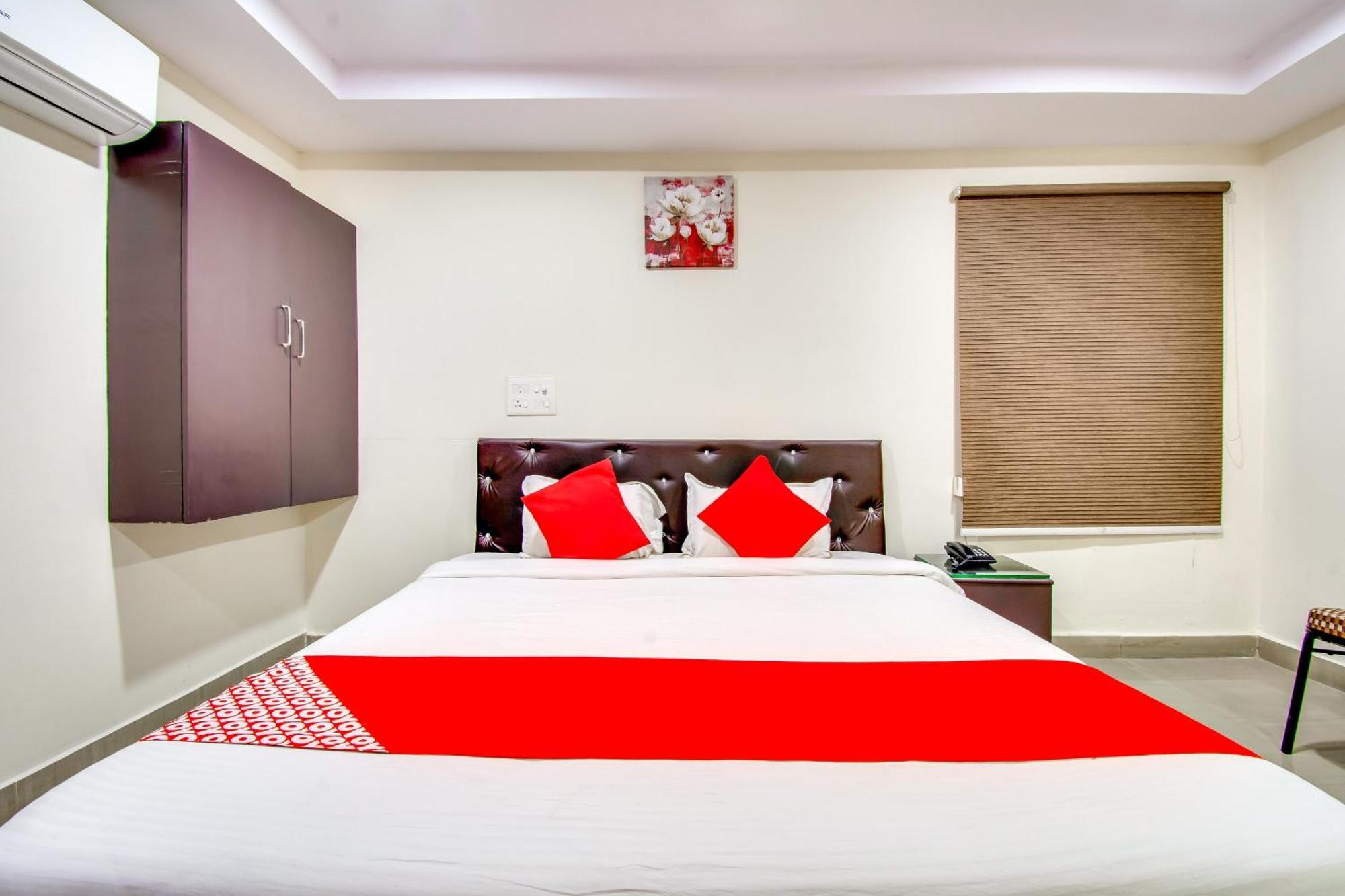 Oyo Akshaya Inn Vijayawada Ngoại thất bức ảnh