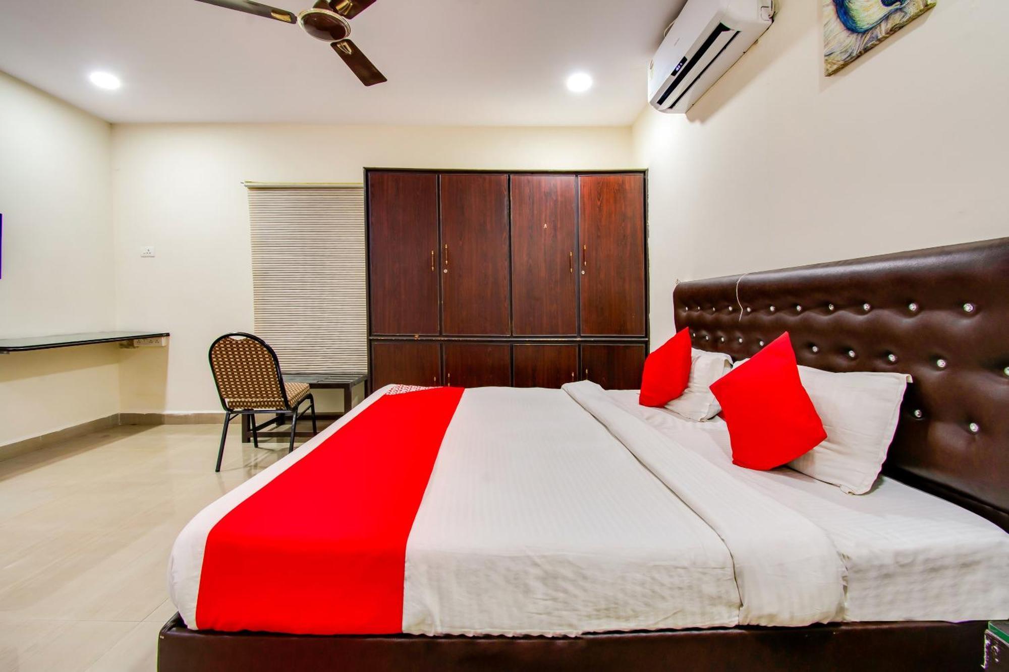 Oyo Akshaya Inn Vijayawada Ngoại thất bức ảnh