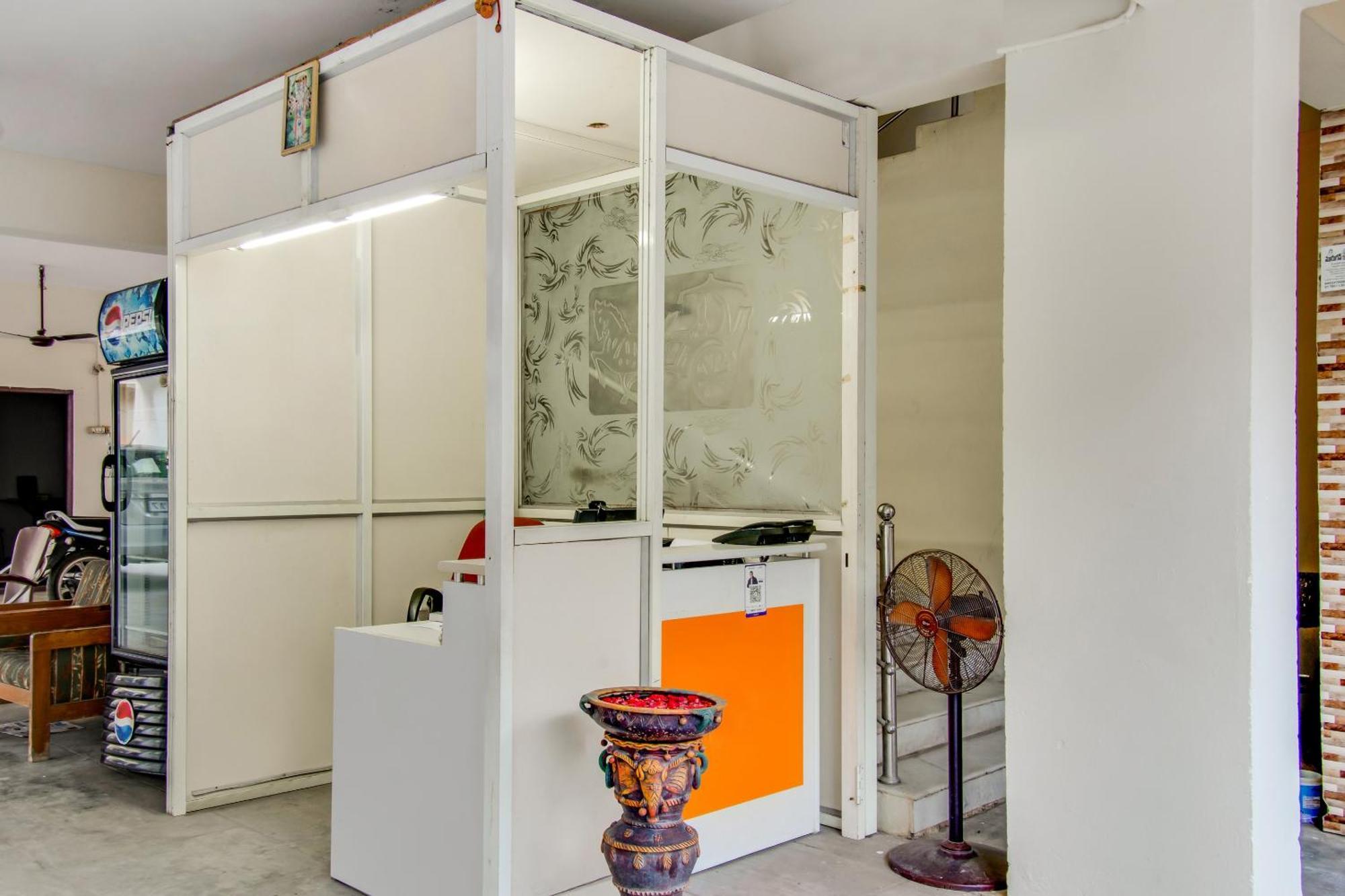 Oyo Akshaya Inn Vijayawada Ngoại thất bức ảnh