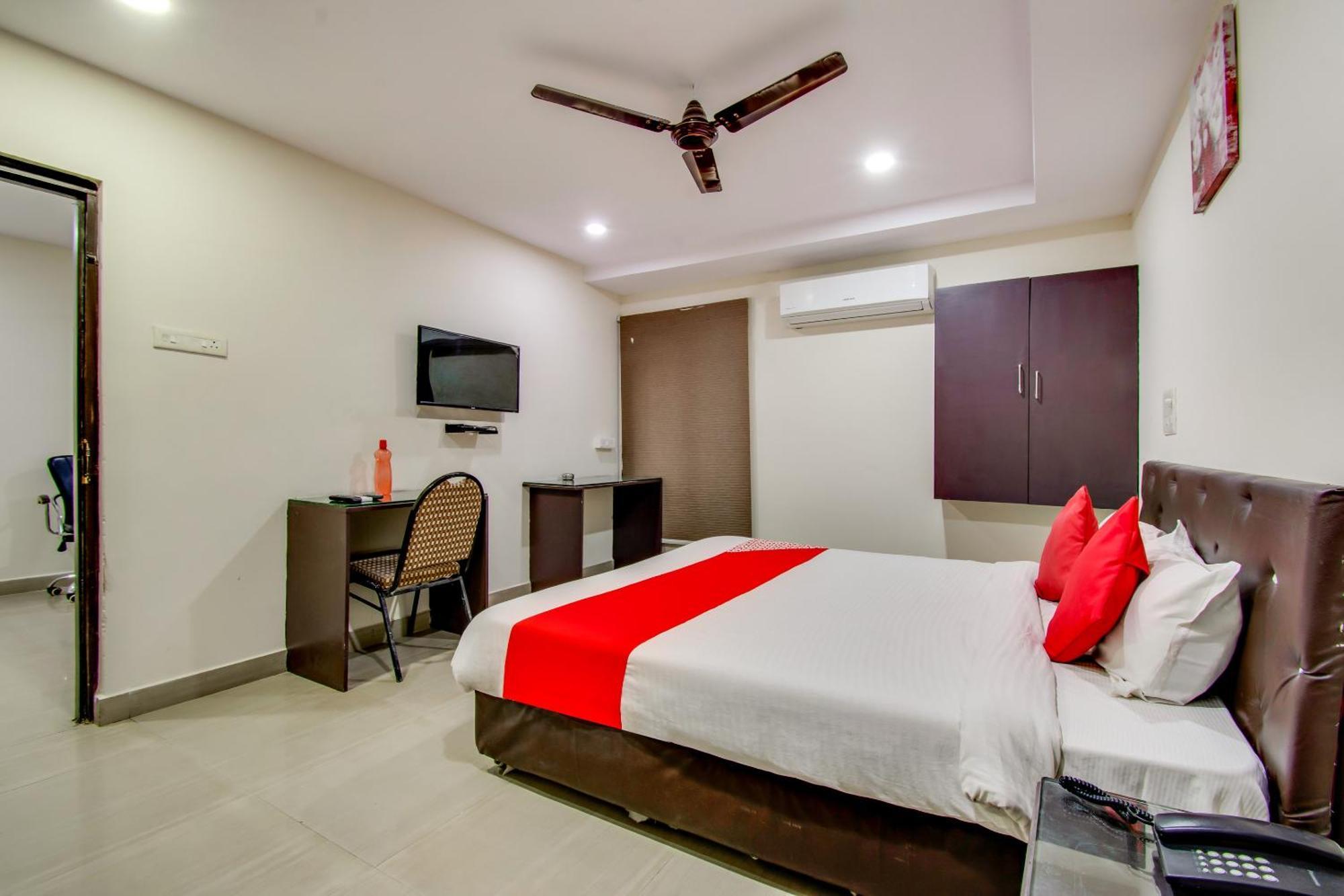 Oyo Akshaya Inn Vijayawada Ngoại thất bức ảnh